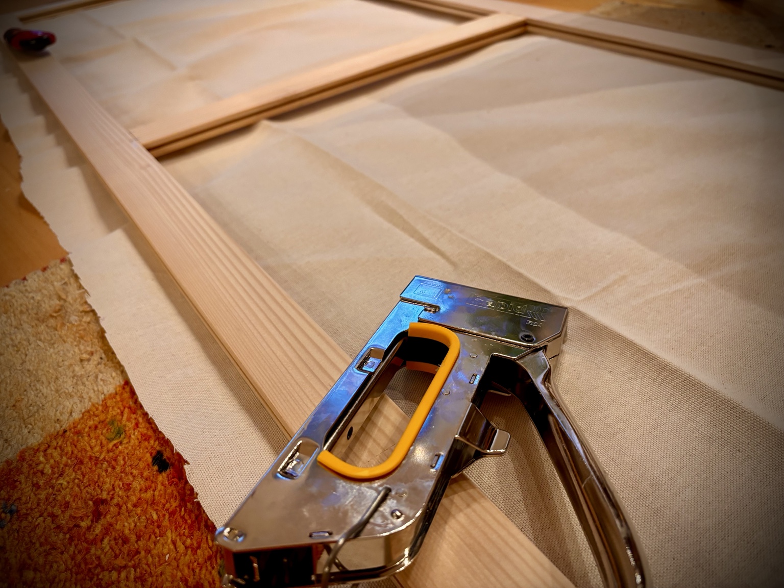 Building a wooden canvas frame by hand